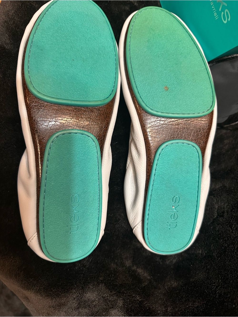 Tieks Women's Light Gray Leather Ballet Flats with Teal Accent - Picture 4 of 8